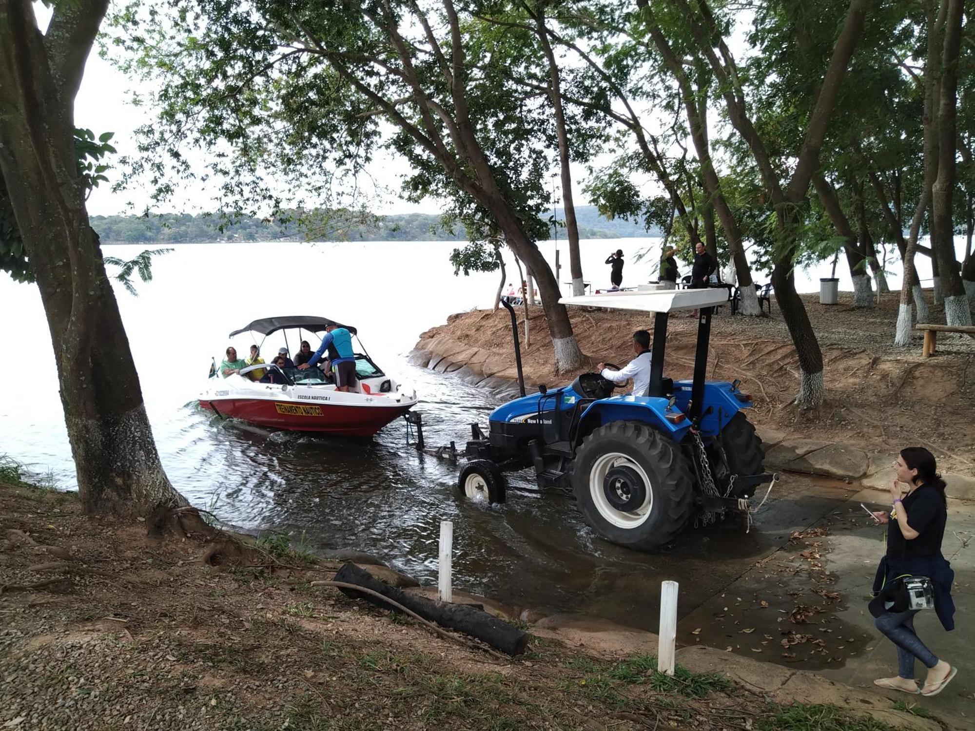Apartamento Do Lago, Com Churrasqueira Privativa , Cozinha , Internet Banda Larga, Rampa Barco E Jet, Pesqueiro - B101 Caldas Novas Bagian luar foto